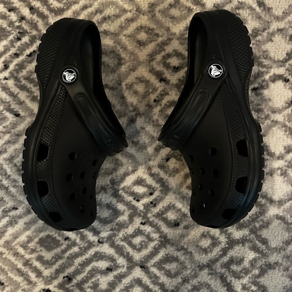 Crocs, NWOT, black - big kids size 5. (Boy or girl) - Picture 2 of 7